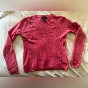 Pink cashmere crew neck sweater
